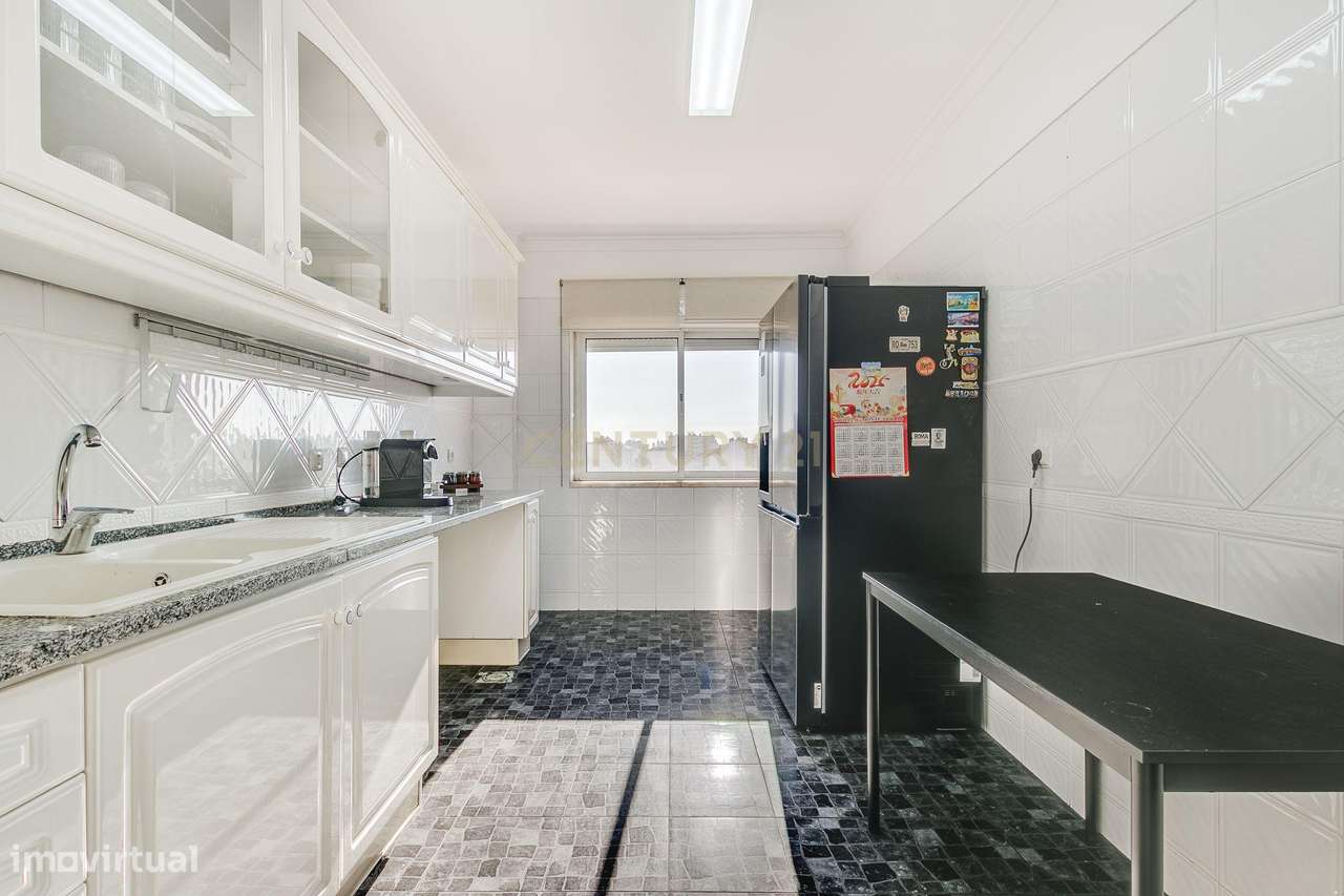 Apartamento T3 em Monte Abraão | Garagem | Elevador - Grande imagem: 5/26