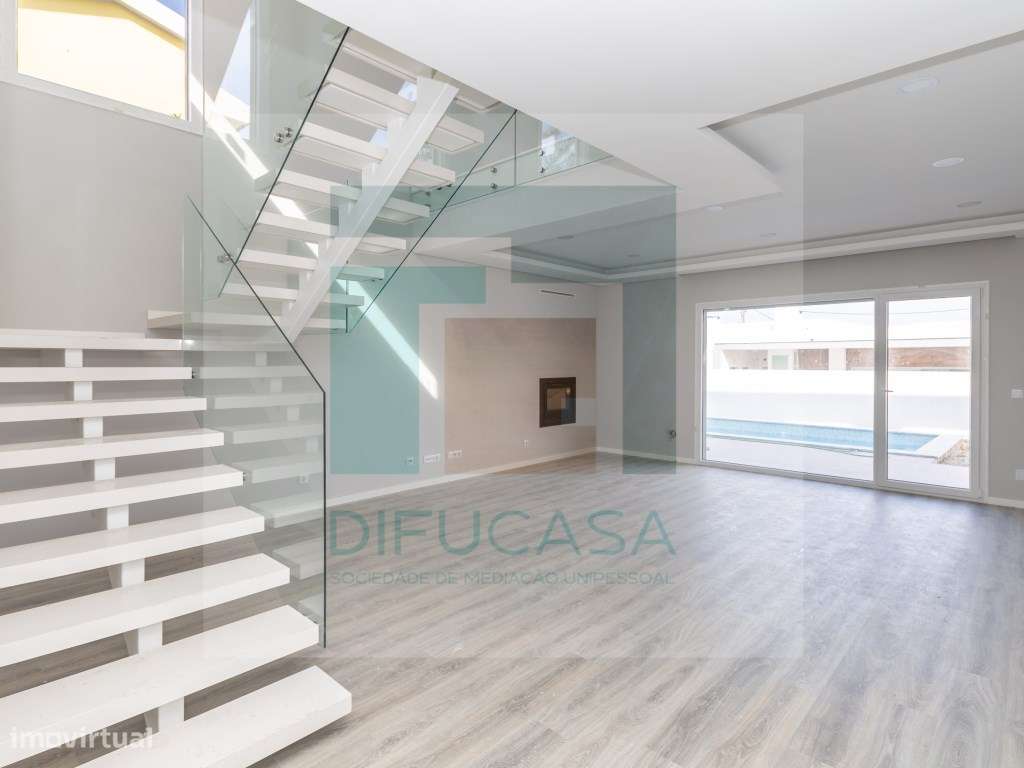 Moradia Isolada T4 Duplex com Piscina e Garagem-6