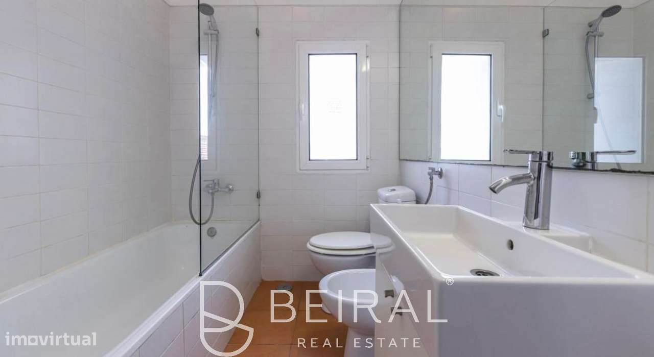 Apartamento T2 com varanda e estacionamento-19