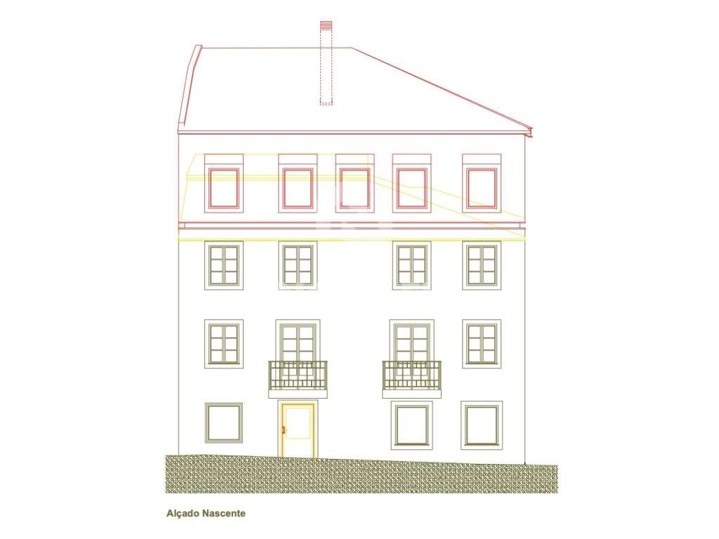 Prédio no Largo Paio Guterres, centro de Leiria. - Grande imagem: 3/16