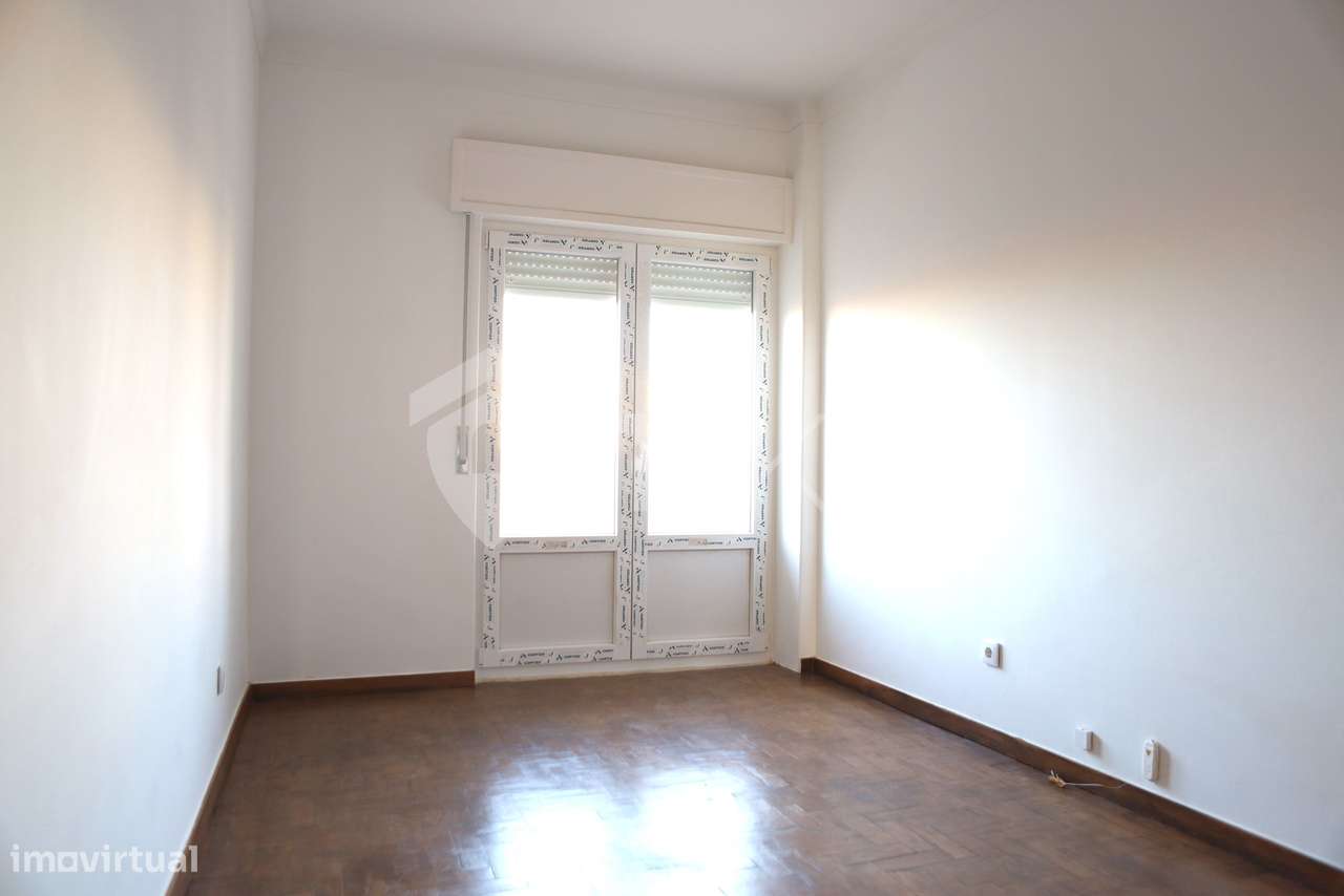 Apartamento T3 em Renovação com Excelentes Áreas em Setúbal-20