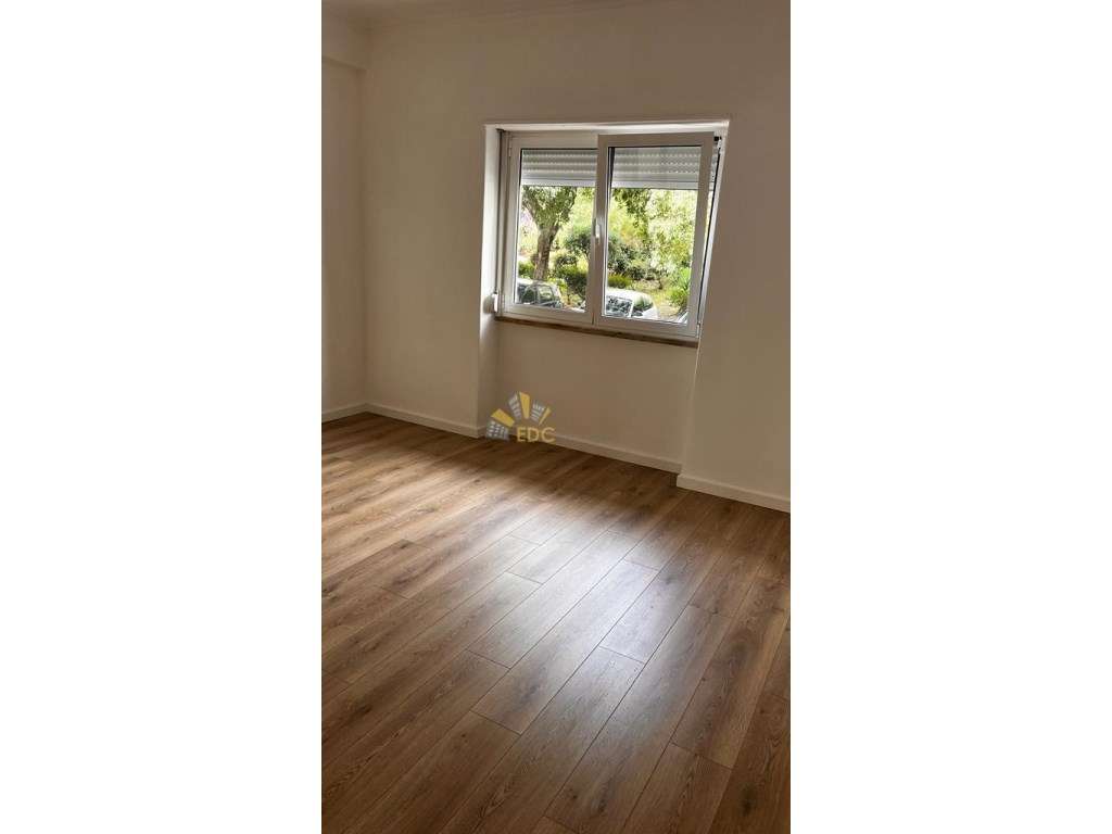 Apartamento T2 com suite e Remodelado | Localizado na Falagueira ( ...-17