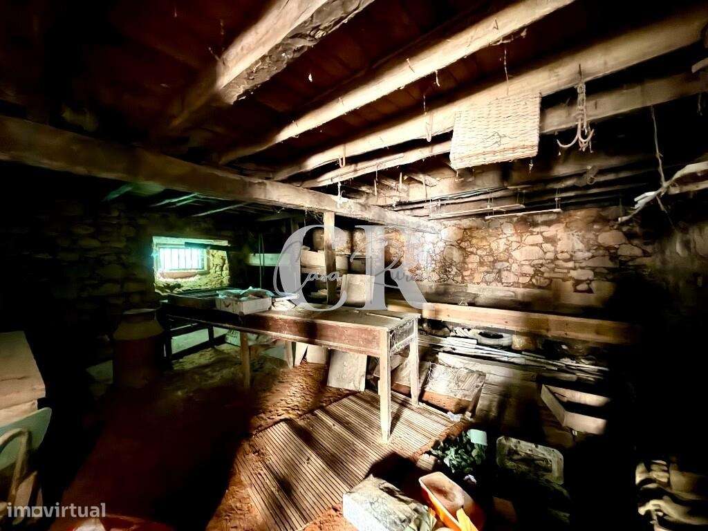 Moradia para recuperar no centro da vila de Figueiró dos Vinhos-29