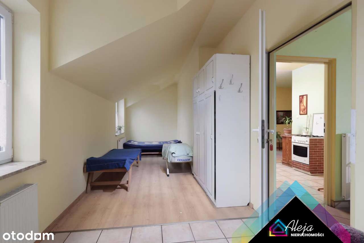 Uniwersalny Dom 350m.kw. czeka na Ciebie!-11