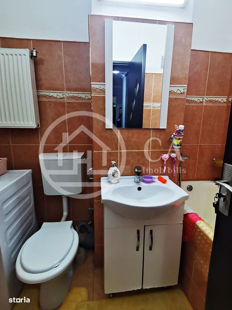 Apartament cu 4 camere de vanzare in Decebal, Oradea - Imagine principală: 4/12