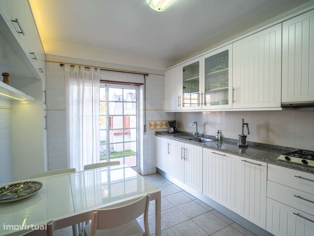 Moradia T3 com Garagem, Piscina e Vista Deslumbrante sobre a Lagoa ... - Grande imagem: 5/32