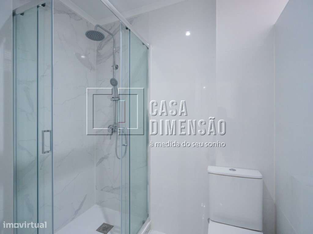 Apartamento T1, em fase de remodelação, Na Damaia!!-1