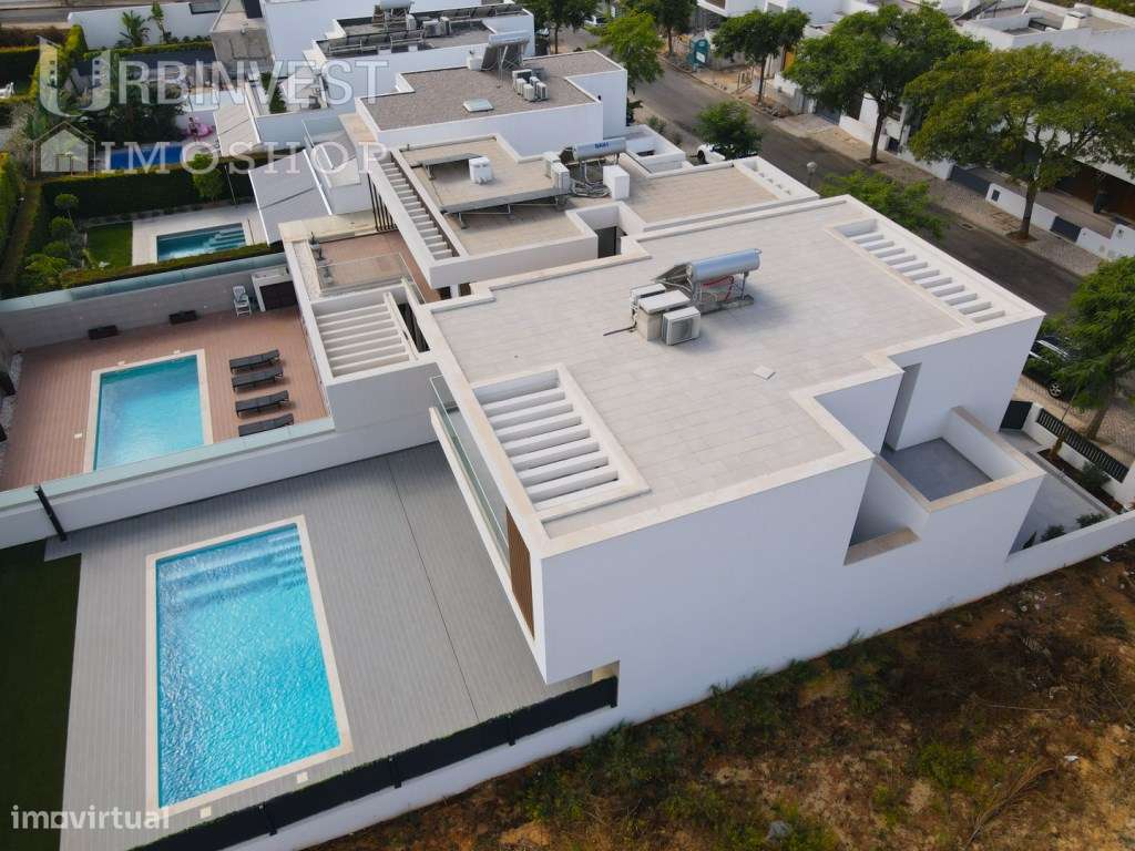 Moradia T4 a curta distância da praia do Almargem, em Quarteira, Al... - Grande imagem: 3/46