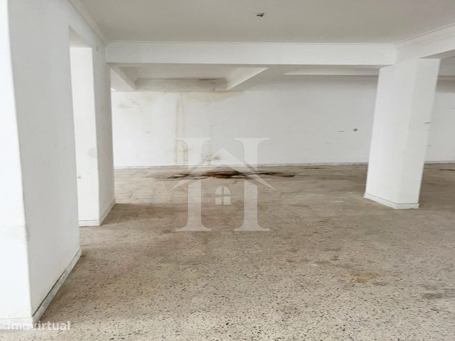 Loja com 210m² e Acesso Direto à Rua Para Veículos-9