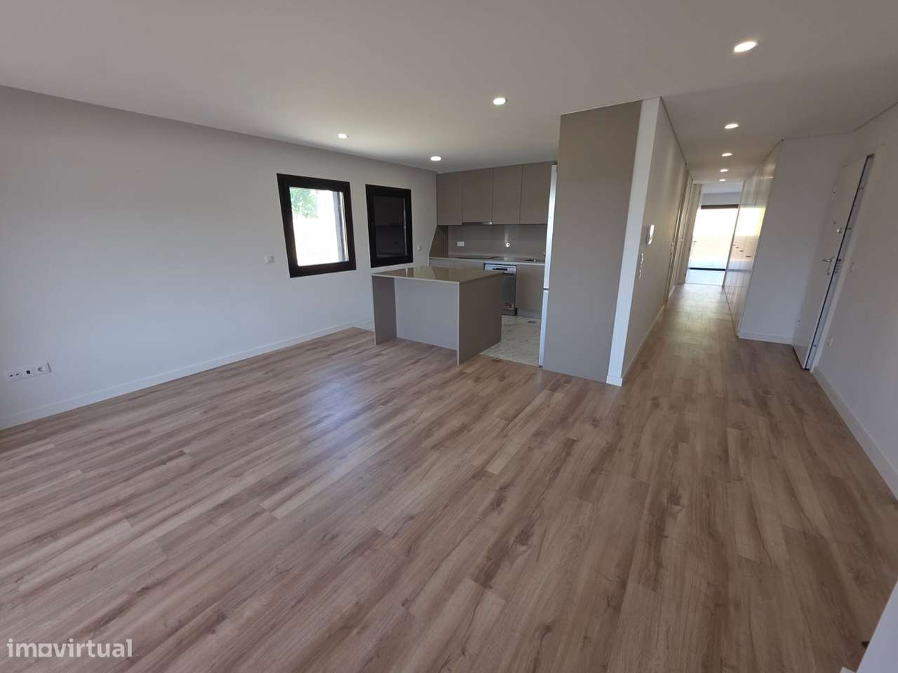 Excelente apartamento T2 novo, com terraço em Santa Maria da feira-6
