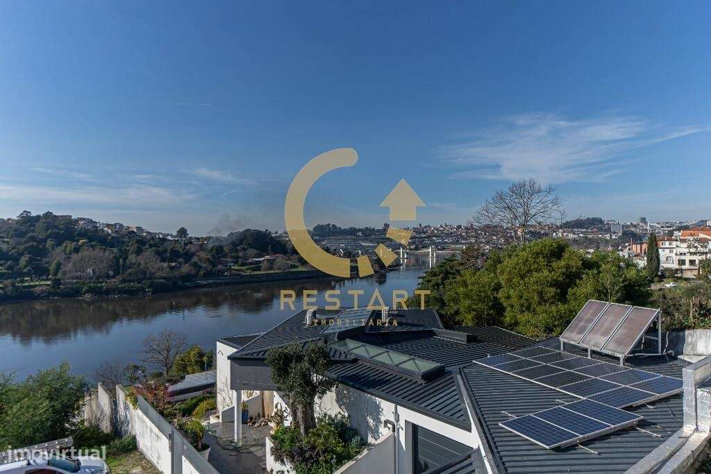 Moradia T4 de Luxo com Vistas Deslumbrantes sobre o Rio Douro-15