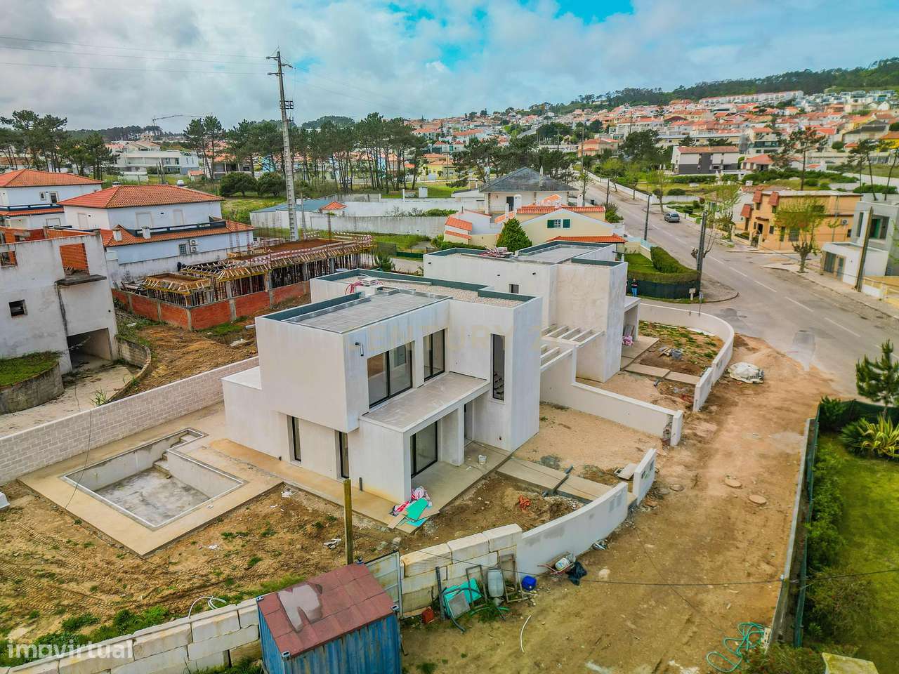 Moradia T3 com Piscina e Jardim em Salir do Porto-6