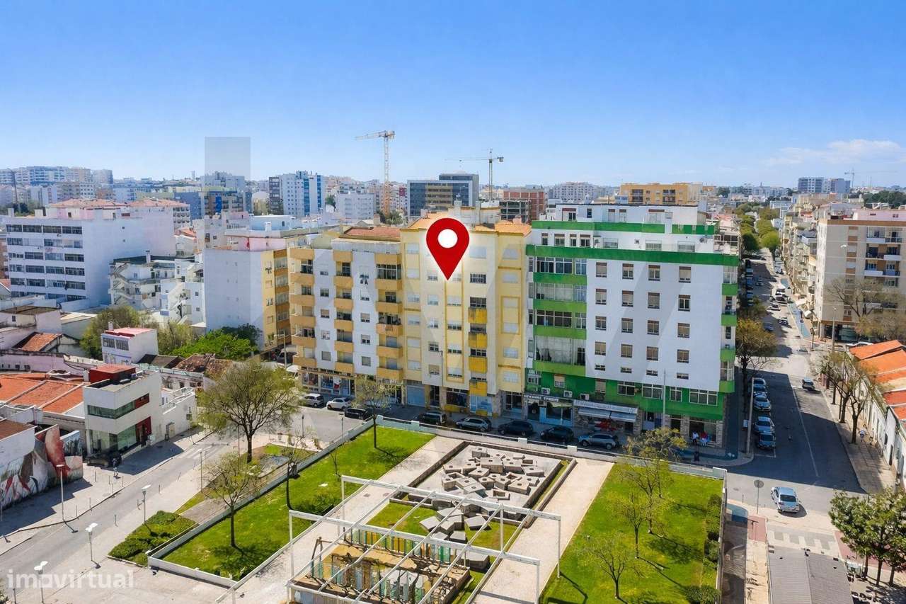 Apartamento T2+1 Renovado no Coração de Portimão - Zona da Alameda-16
