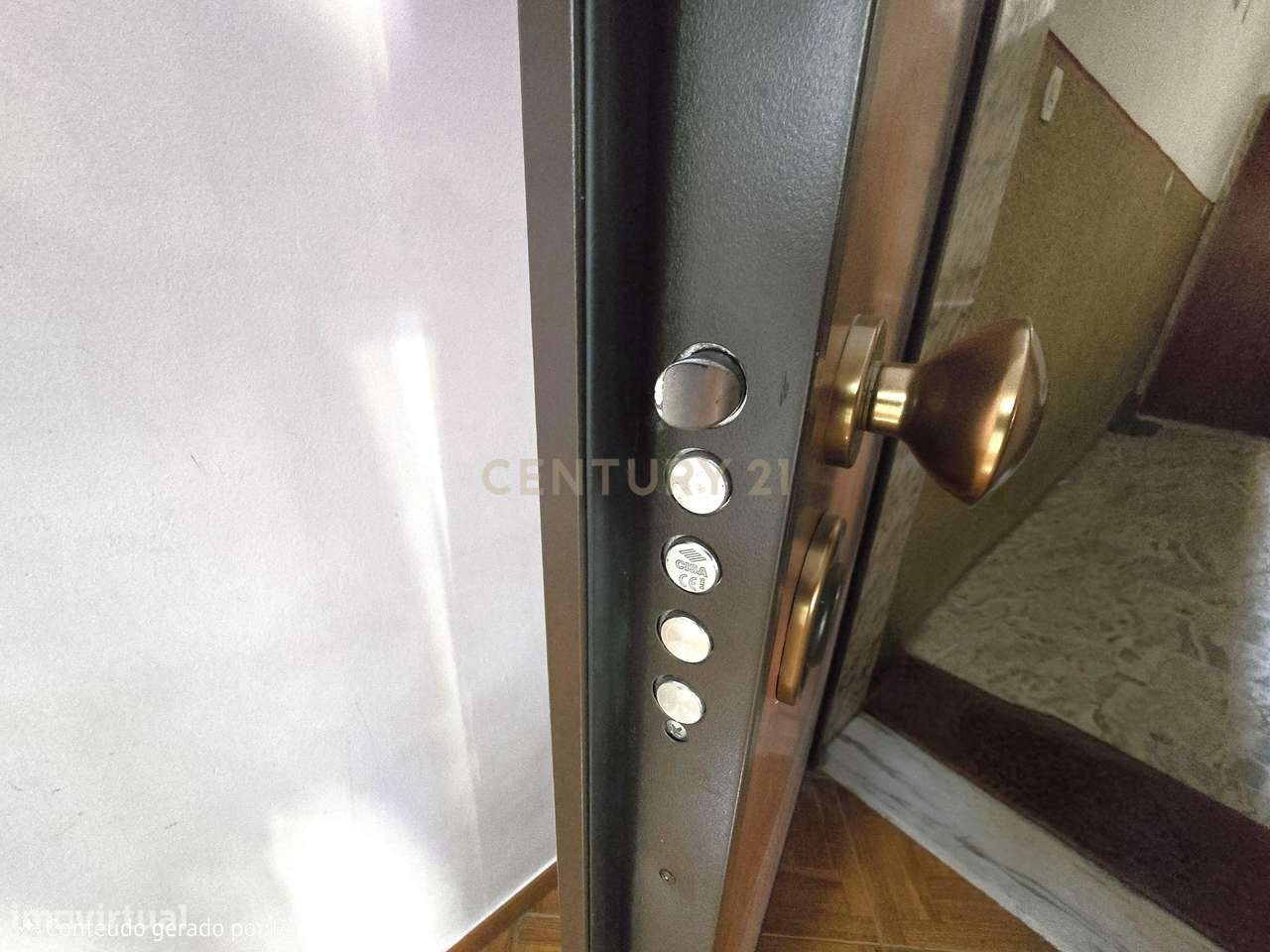 Apartamento T3 com varandas e arrecadação-28