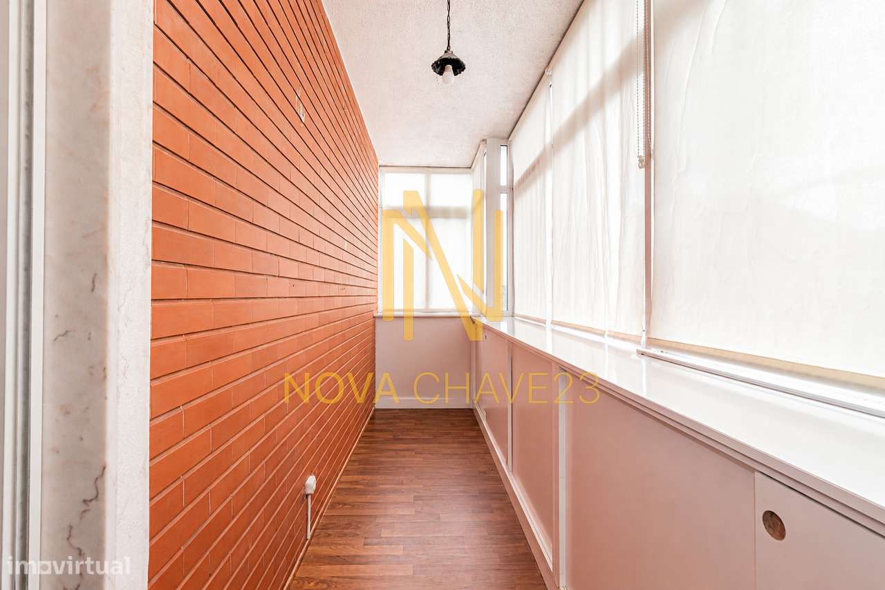 Apartamento T2 com Suíte nas Campinas Remodelado com Varanda-26