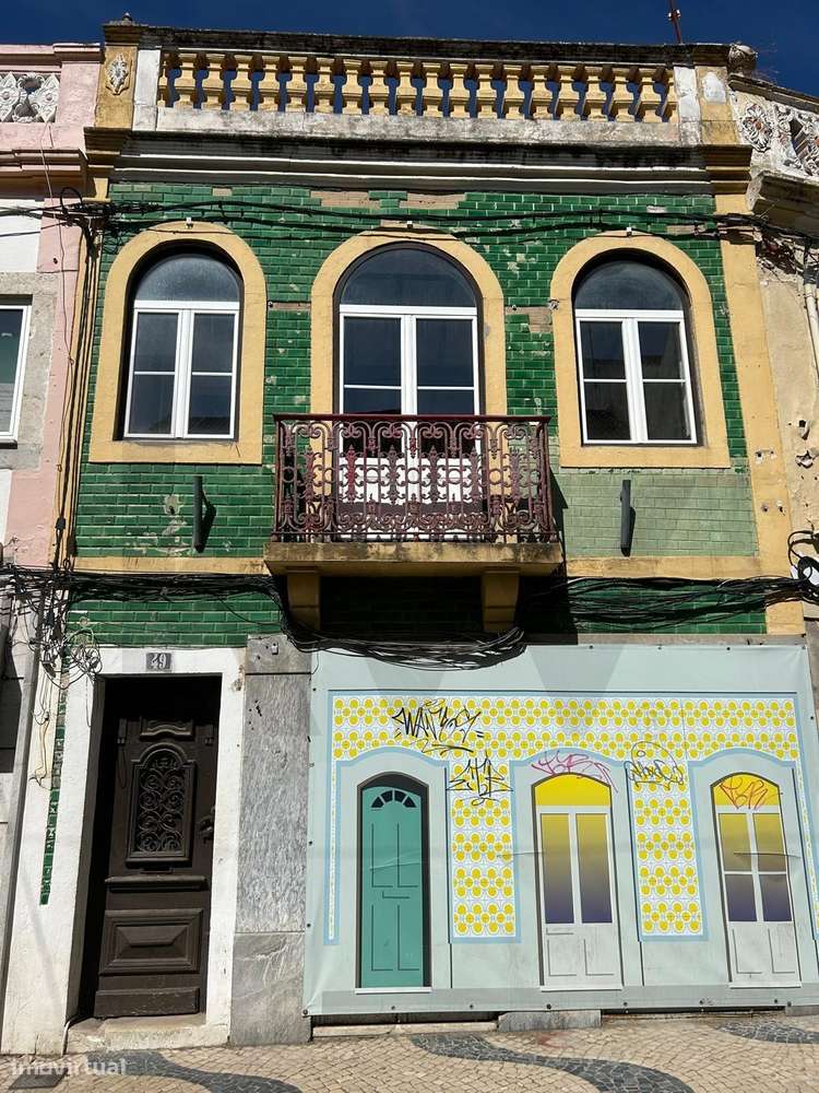 Prédio em propriedade total no Centro do Montijo-0