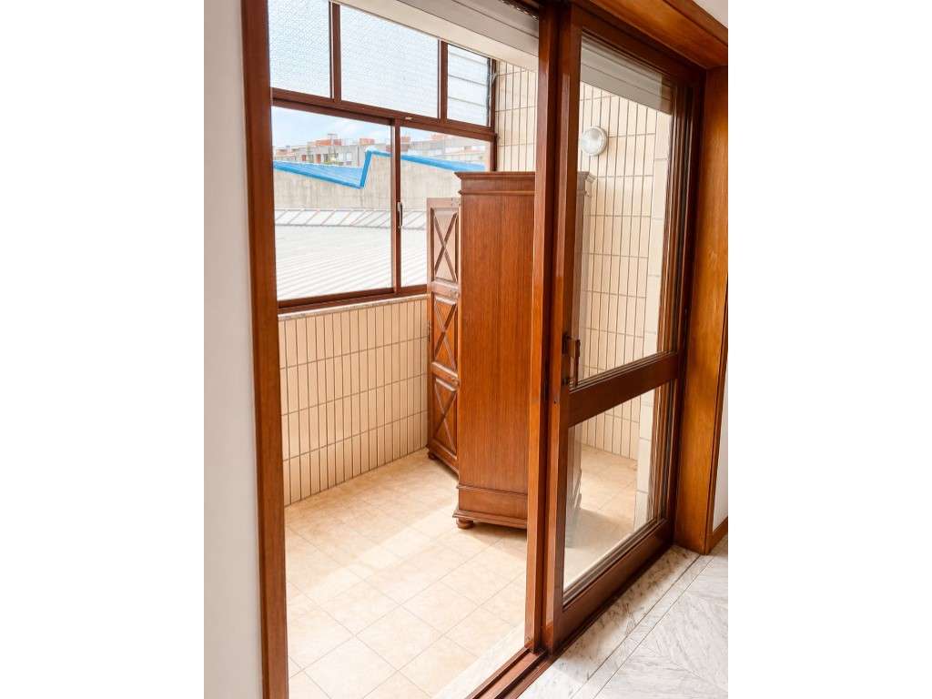 Apartamento T3 com garagem em Canidelo-6