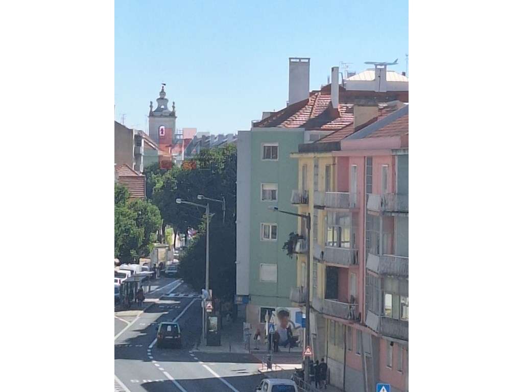 Apartamento T3 totalmente remodelado em Benfica-14