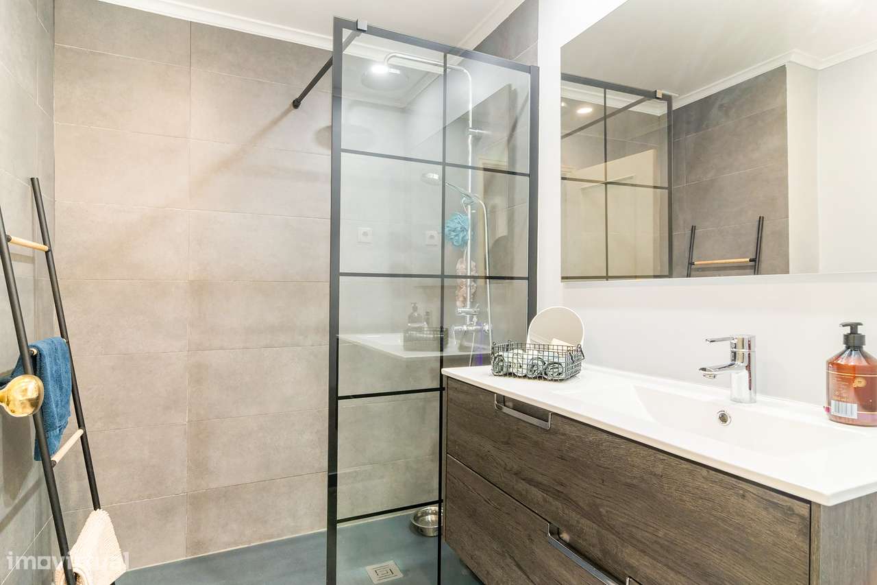 Apartamento T3+1 no Atlanta Park – Laranjeiras, Lisboa-9