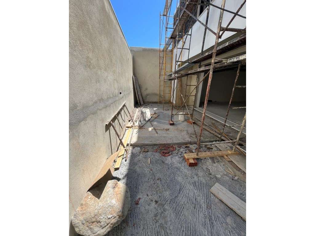 Moradia dos Sonhos 3 Suítes, Piscina, Painel Solar, 4 Vagas Garagem...-19