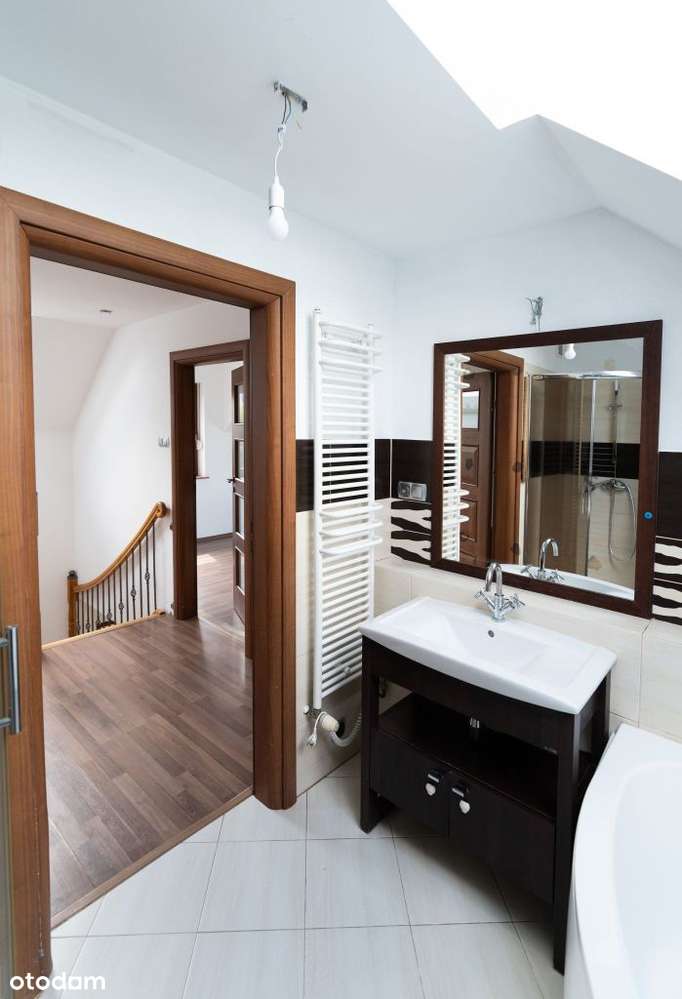 Wolnostojący, wolny od zaraz, z dużym ogrodem!-11