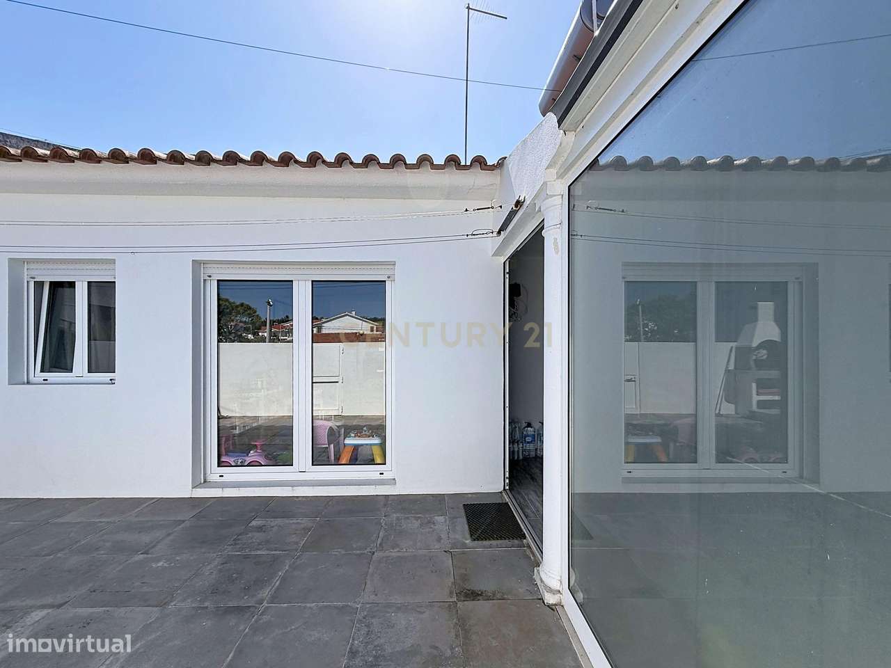 Moradia T3 Térrea Renovada à Venda na Nazaré | Quintal | Suite | Pront-9