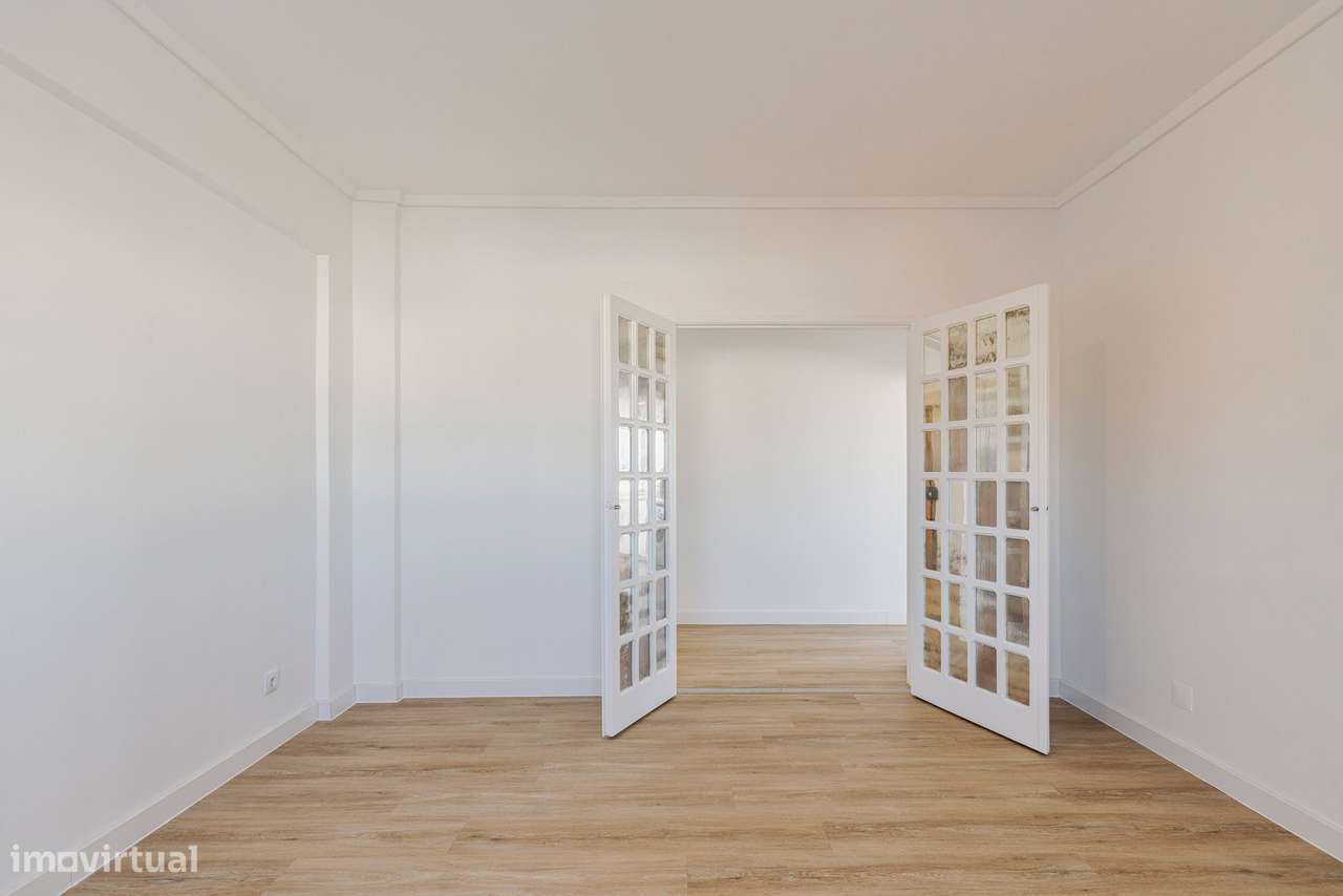 Apartamento T2 remodelado - Laranjeiro-13