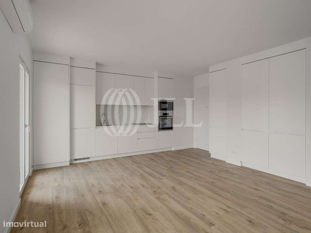 Apartamento T1, com varanda e estacionamento, no Barreiro-2