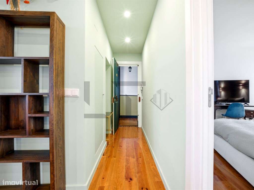 Fantástico Apartamento T2 Totalmente Remodelado e Mobilado com Vist... - Grande imagem: 4/12