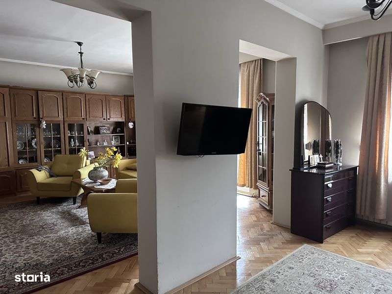 Persoana fizica vand /inchiriez casa 5 minute de Teatru National - Imagine principală: 5/8