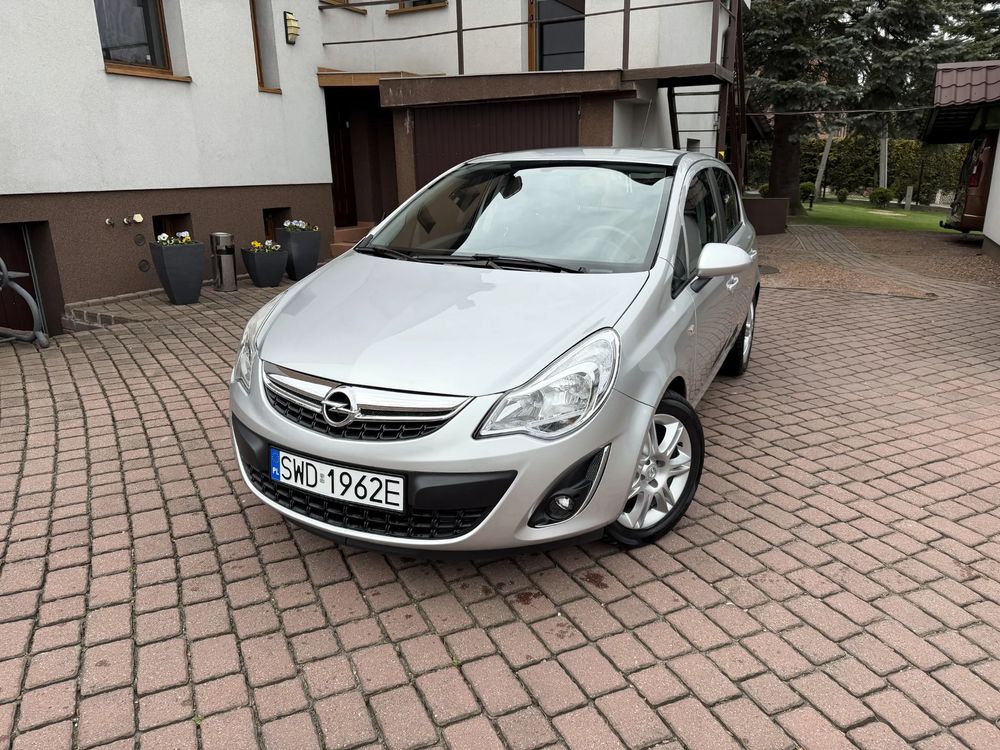Opel Corsa D 1.2 16V Essentia 2011