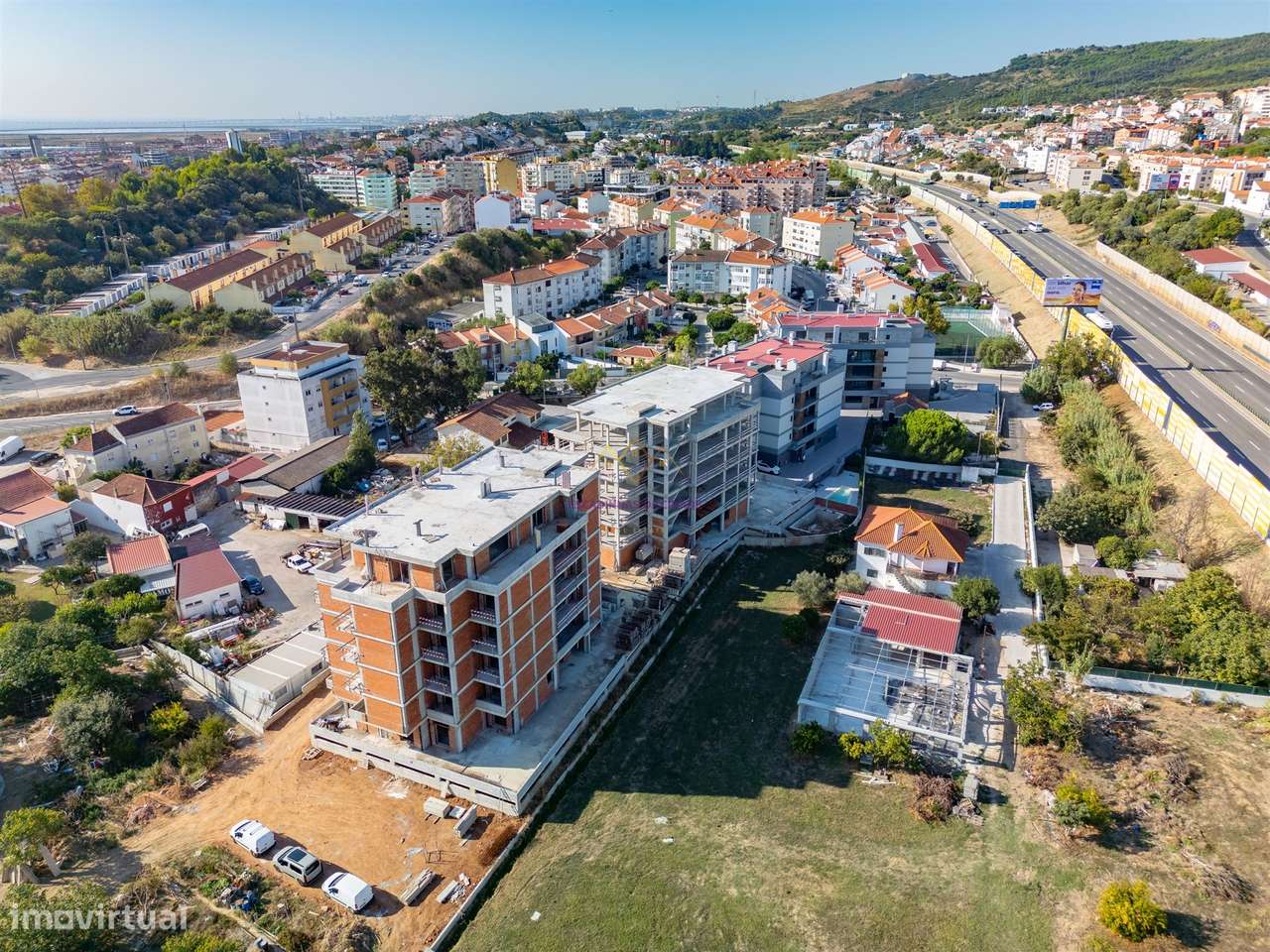 T4 com Piscina em Alverca-35