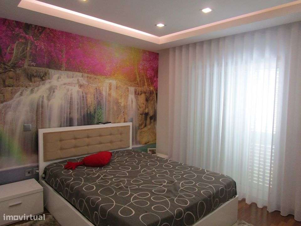 Moradia T4 - Quinta das Luzes - C/ Piscina-10