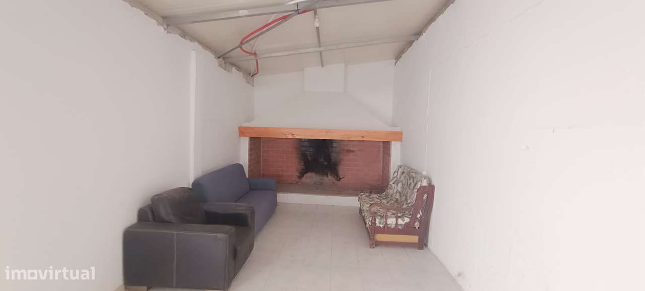 Moradia V5 com logradouro e 10 boxes para cavalos-12