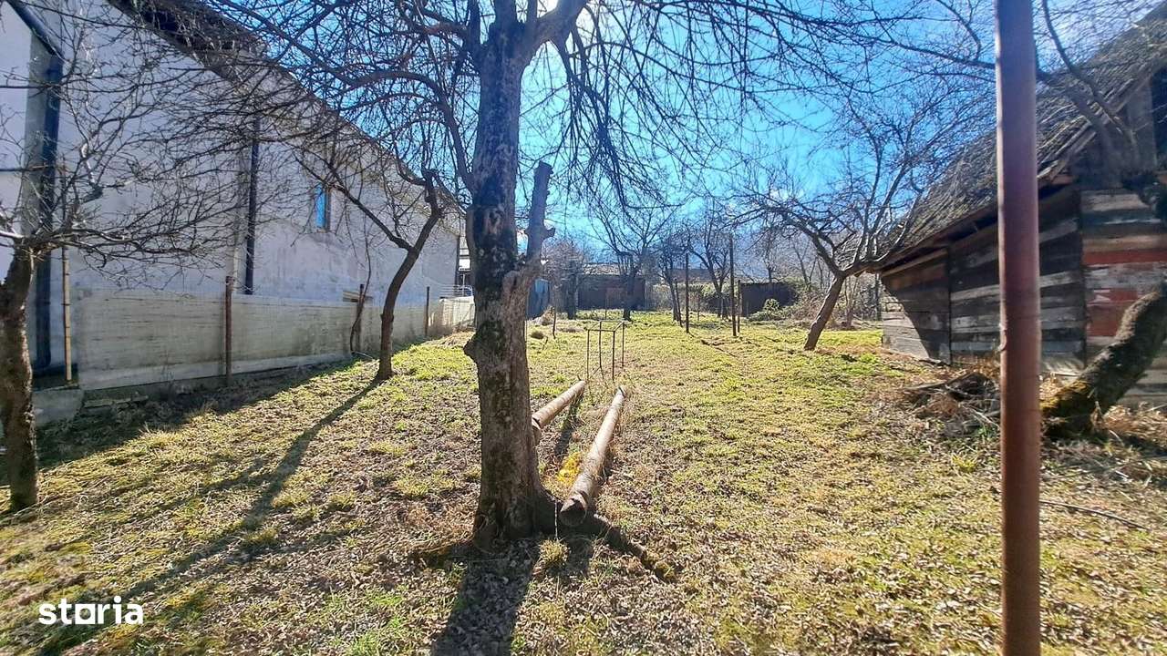 CASA CU TEREN GENEROS si acces pe doua fronturi - Imagine principală: 3/16