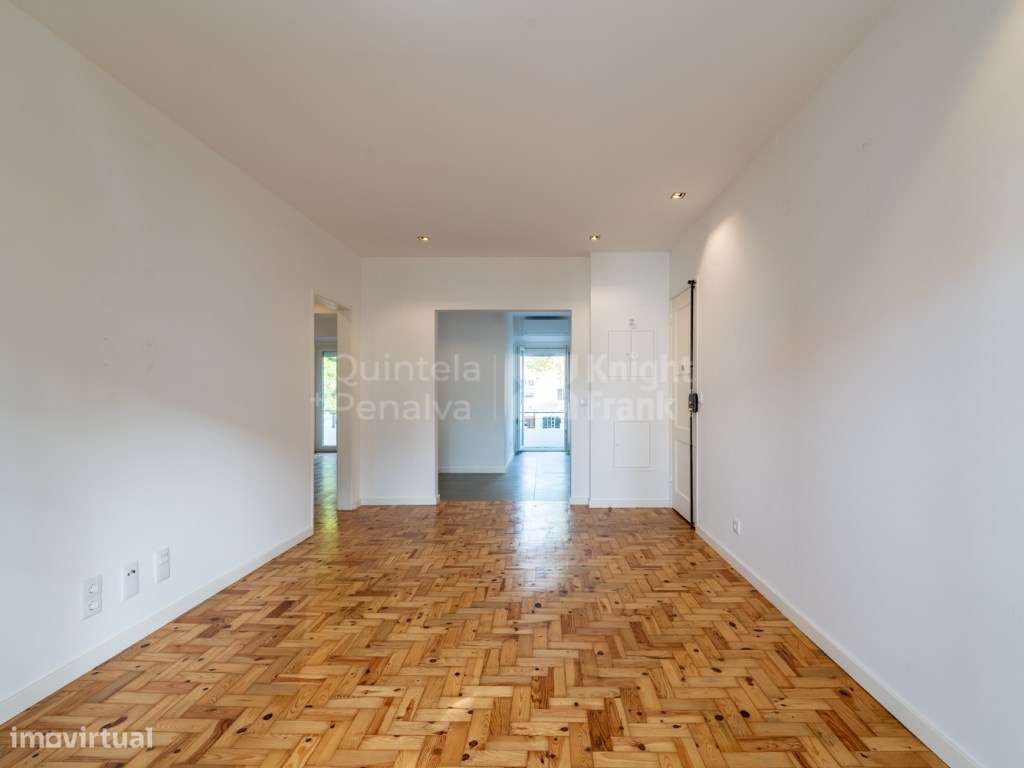 Apartamento T3 para arrendamento na zona histórica de Cascais - Grande imagem: 4/25