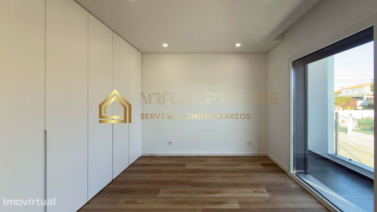 Moradia T4 moderna na Charneca da Caparica com piscina, jardim e ga...-11