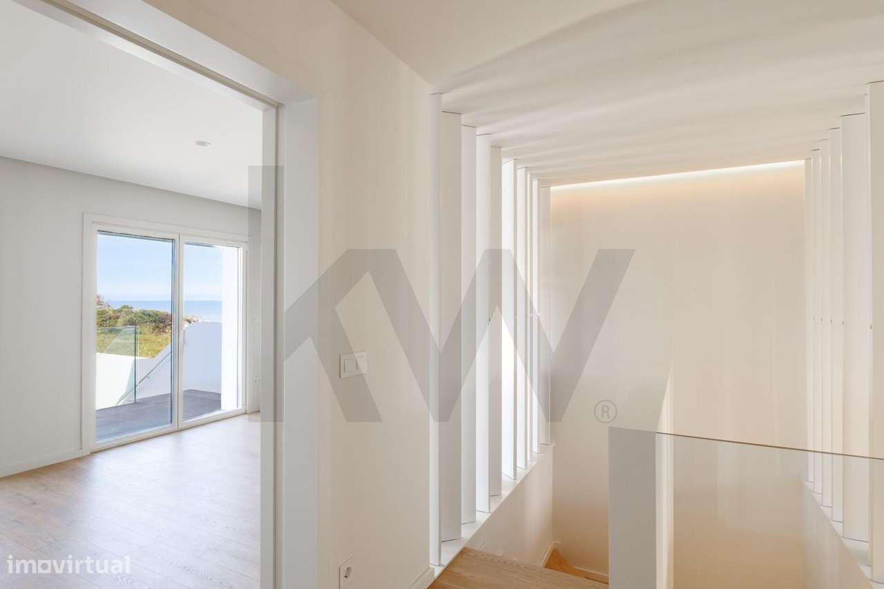 Entre serra e mar | Duplex T4 com terraços | Praia das Maçãs-3