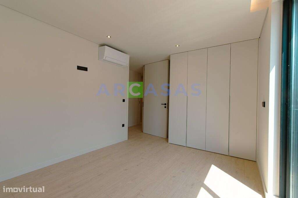 Apartamento T3 com varanda e garagem fechada em São Cosme, Gondomar-9