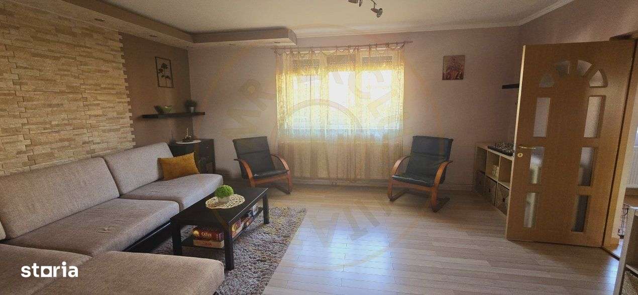 De Inchiriat Casa 6 Camere - Imagine principală: 5/14