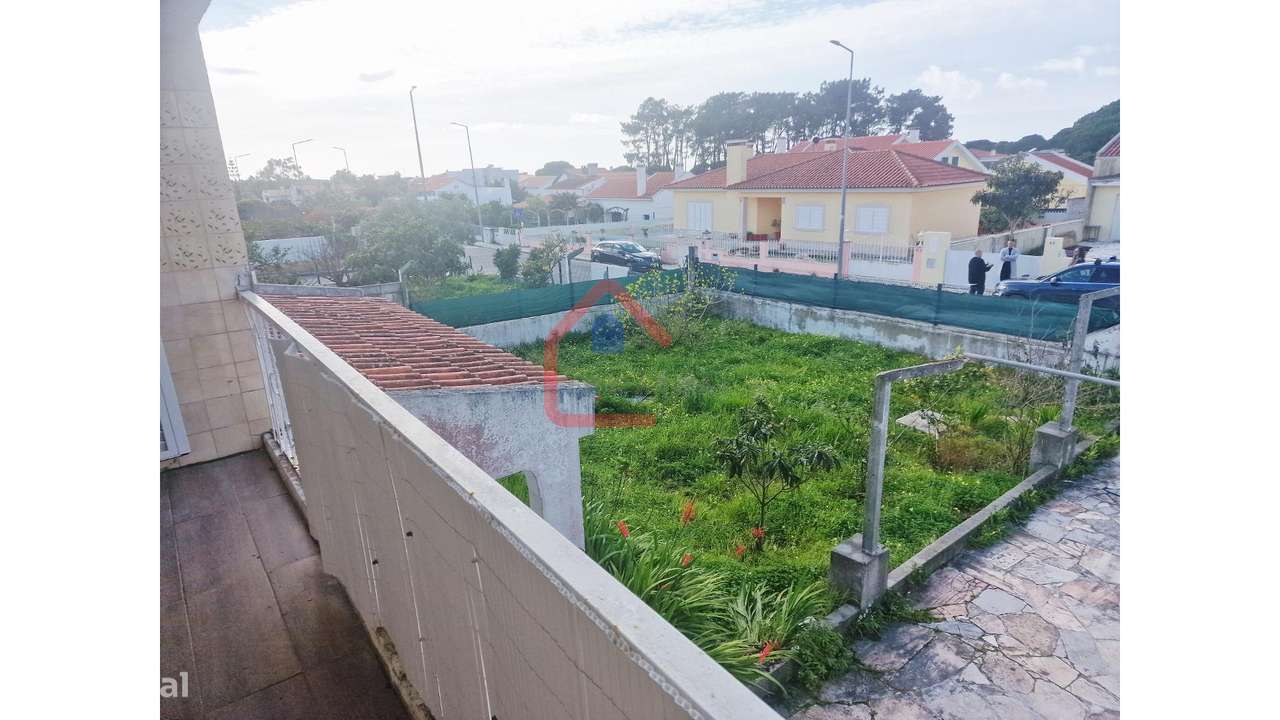 Moradia para Restaurar em Sesimbra-25