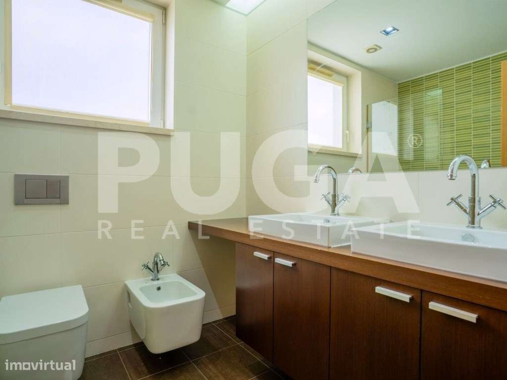 Moradia T3 Transformada em T4 com 4 Suites e Garagem para 5 Carros ...-17