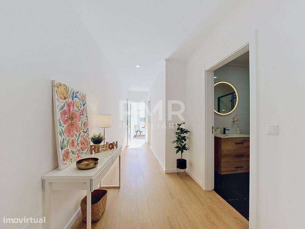 Moradia totalmente renovada com espaço exterior – Vale de Figueira-8