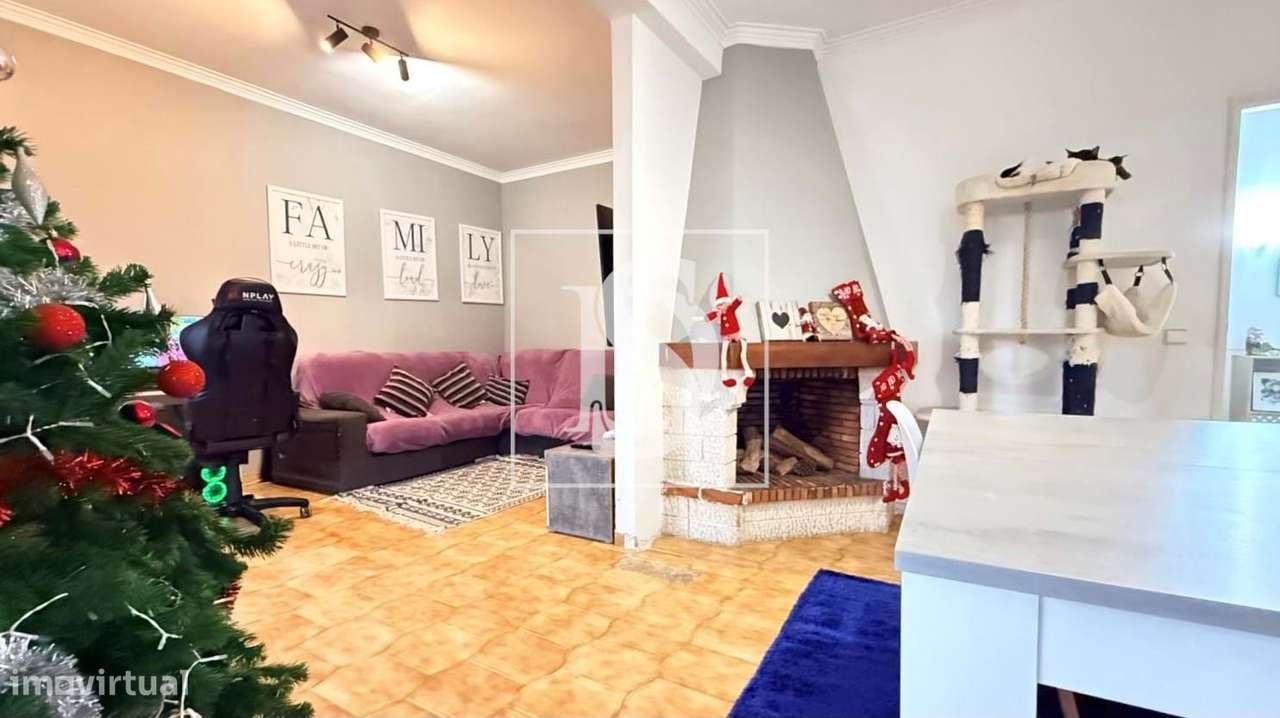 Apartamento T2 com Varanda e Arrecadação na Moita-5