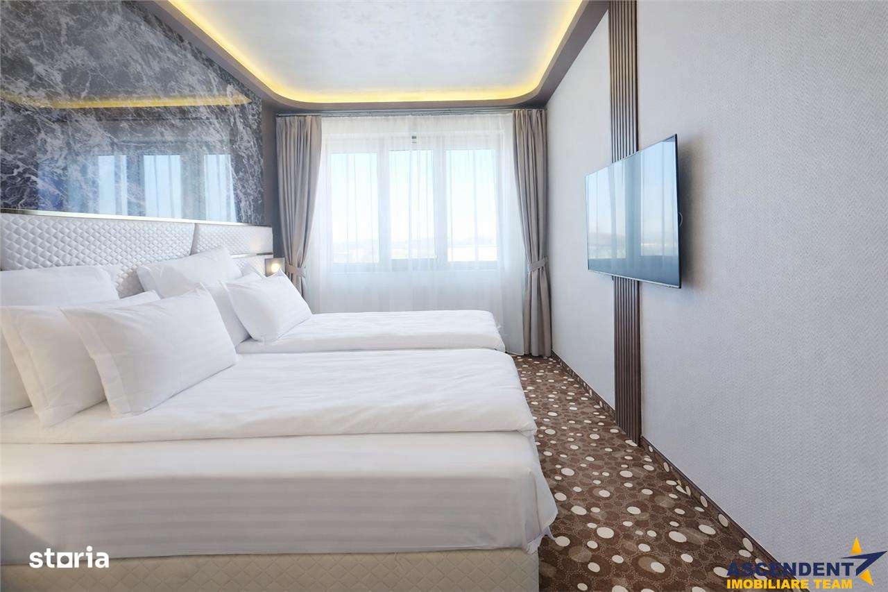 Lux Class, parcare, vedere panoramica zona Coresi, Tractorul Brasov - Imagine principală: 5/10