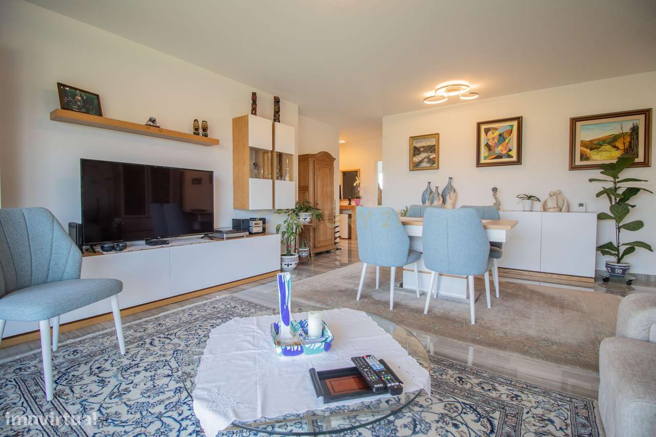 T3 de 2022 com elevador, garagem e duas enormes varandas - Grande imagem: 2/47