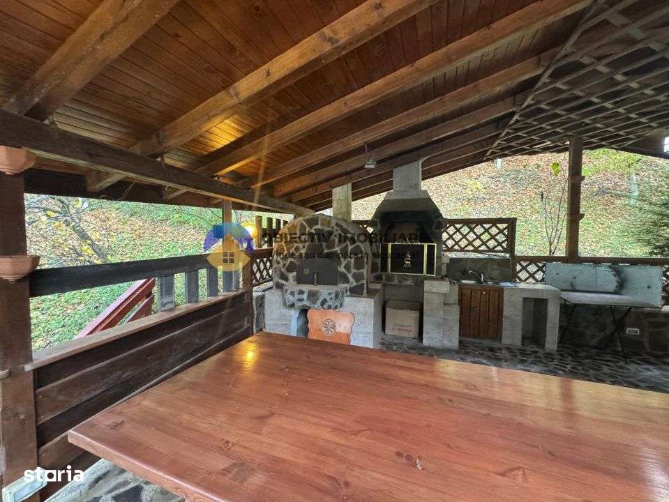 Casa cu posibilitate transformare in pensiune si teren de vanzare Piat - Imagine principală: 5/19