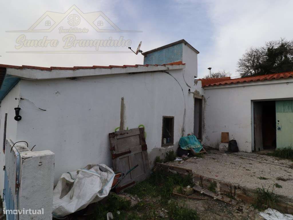 Moradia T3 com garagem e terreno 4120m2-27