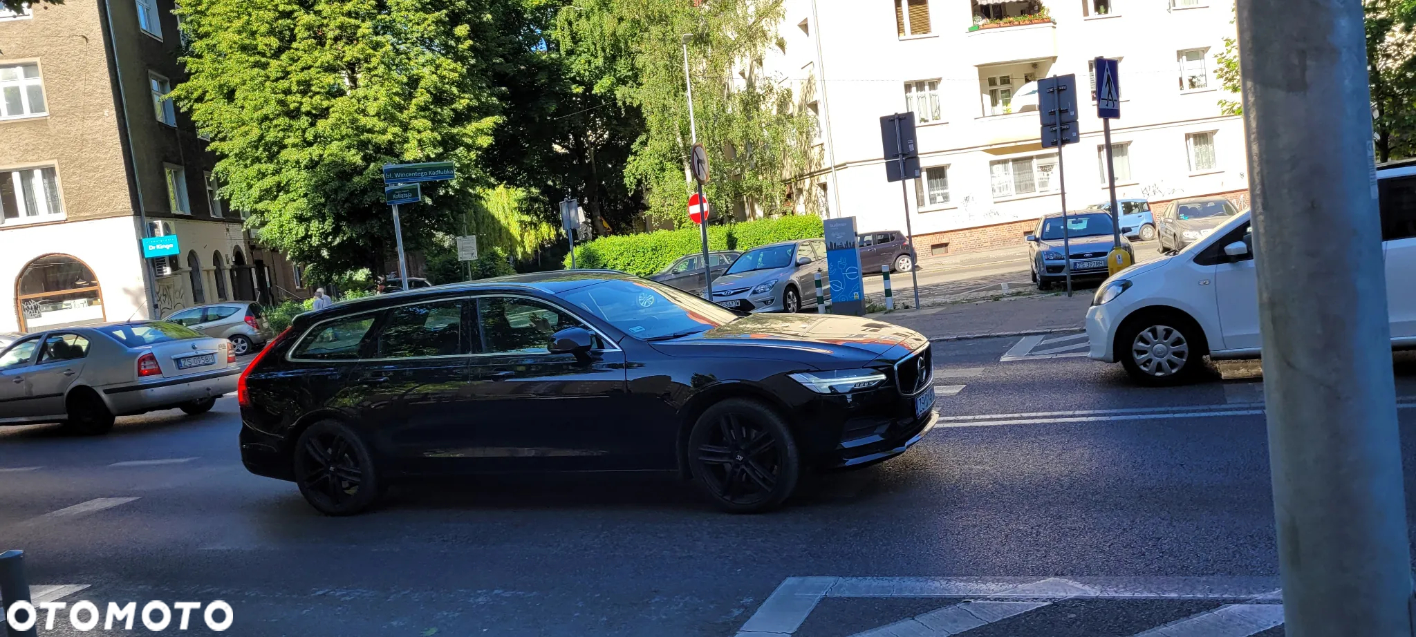 Volvo V90 D4 Geartronic Momentum Pro - 28