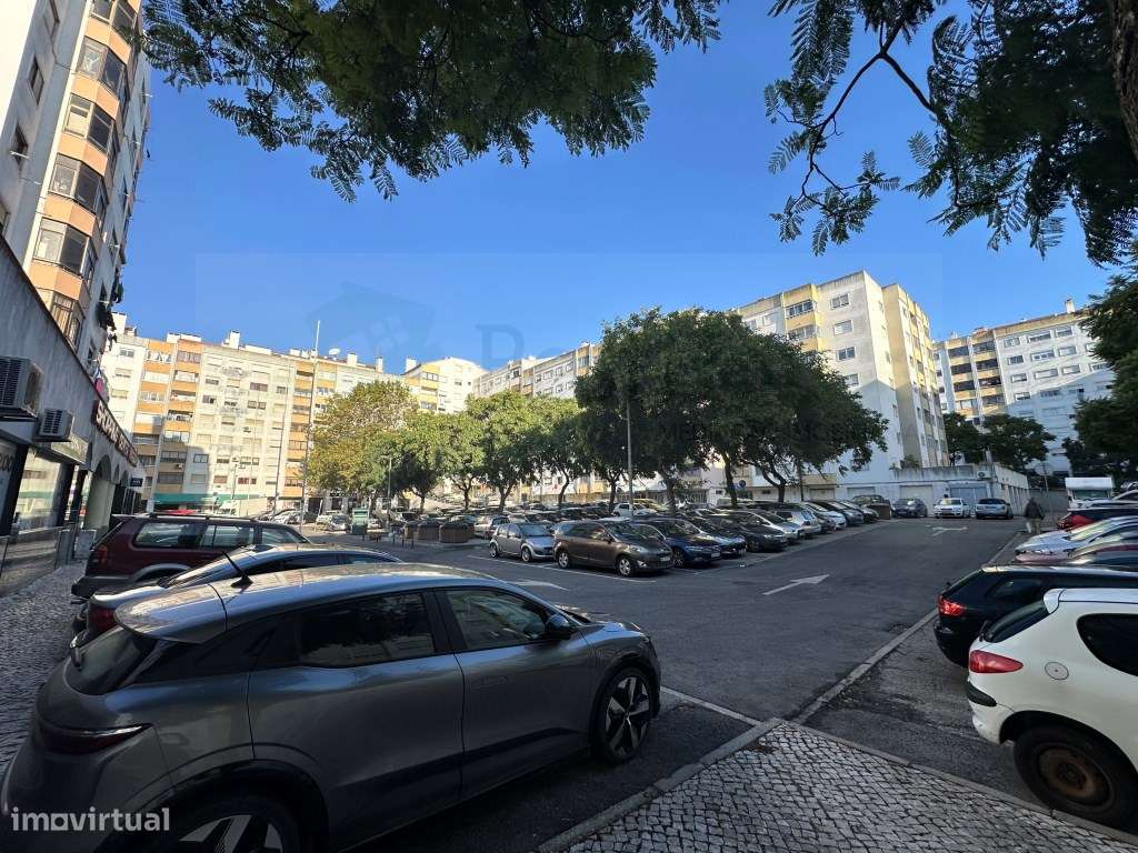 Vende-se Loja no Shopping Center de Massamá-14